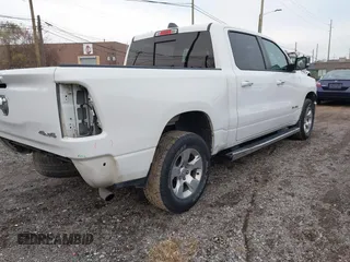 2020 Ram 1500 Big Horn z VIN 1C6RRFFG5LN284440, wystawiony jako IAAI lot #40975635 z przebiegiem 105 400 mil mil oraz . Historia ofert i sprzedaży dostępna na DreamBid. Obrazek 4.