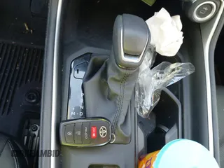2024 Toyota Highlander XLE z VIN 5TDAAAB52RS003735, wystawiony jako IAAI lot #42373845 z przebiegiem 12 569 mil mil oraz . Historia ofert i sprzedaży dostępna na DreamBid. Obrazek 11.