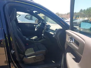 2024 Volvo XC40 Plus z VIN YV4ER3XL5R2273804, wystawiony jako IAAI lot #42046244 z przebiegiem 12 694 mil mil oraz . Historia ofert i sprzedaży dostępna na DreamBid. Obrazek 5.