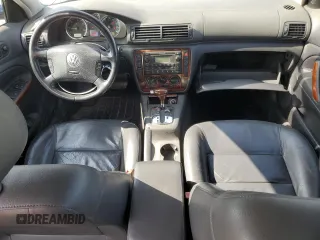2005 Volkswagen Passat GLS z VIN WVWCE63B95E042241, wystawiony jako Copart lot #60874005 z przebiegiem 197 761 mil mil oraz Szkoda całkowita • Salvage title. Historia ofert i sprzedaży dostępna na DreamBid. Obrazek 8.