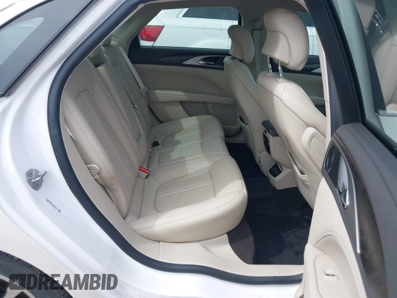2019 Lincoln MKZ Hybrid Reserve II z VIN 3LN6L5MUXKR632126, wystawiony jako IAAI lot #42186526 z przebiegiem 130 364 mil mil oraz . Historia ofert i sprzedaży dostępna na DreamBid. Obrazek 8.