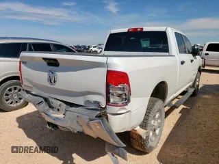 2023 Ram 2500 Big Horn z VIN 3C6UR5DJ9PG601458, wystawiony jako Copart lot #63045635 z przebiegiem 44 988 mil mil oraz Czysty tytuł • Clean title. Historia ofert i sprzedaży dostępna na DreamBid. Obrazek 3.