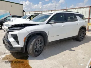 2024 Chevrolet Traverse AWD RS z VIN 1GNEVLKSXRJ141390, wystawiony jako Copart lot #50553935 z przebiegiem 10 805 mil mil oraz Szkoda całkowita • Salvage title. Historia ofert i sprzedaży dostępna na DreamBid. Obrazek 1.