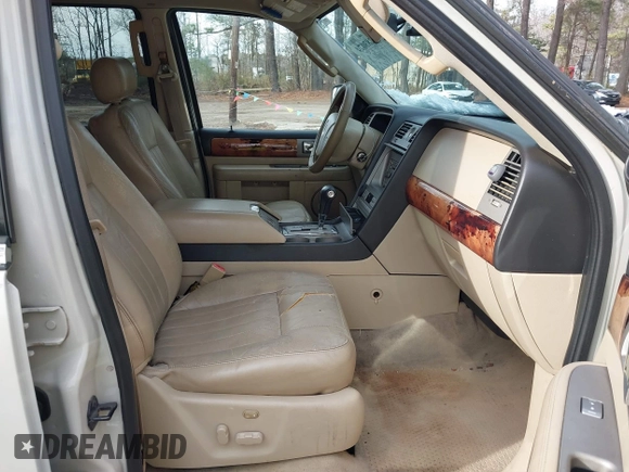 2006 Lincoln Navigator Luxury with VIN 5LMFU27506LJ25785, listed as a IAAI auction lot 41283074 with 73,040 mi miles. Bid and sale history available at carsss.com. Image 5.