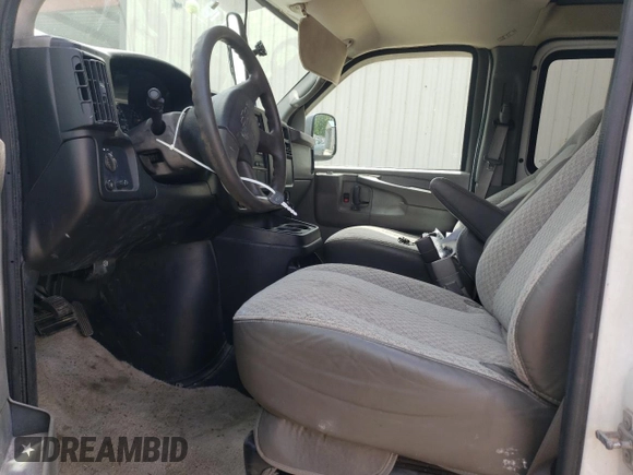 2005 Chevrolet Express Cargo with VIN 1GCFG15T051142218, listed as a Copart auction lot 57409005 with 185,725 mi miles and Salvage title. Bid and sale history available at DreamBid. Image 7.