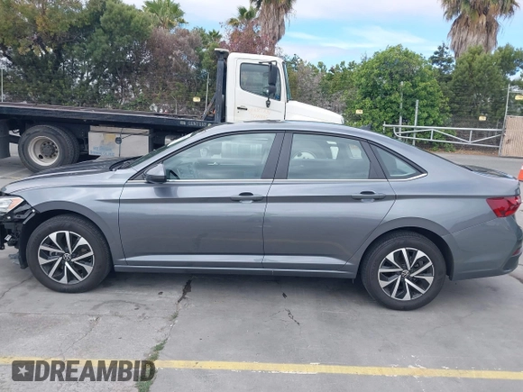 2024 Volkswagen Jetta S z VIN 3VW5M7BUXRM043609, wystawiony jako IAAI lot #42801058 z przebiegiem 26 943 mil mil oraz . Historia ofert i sprzedaży dostępna na DreamBid. Obrazek 15.