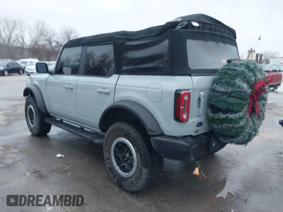 2023 Ford Bronco z VIN 1FMEE5DP3PLB33884, wystawiony jako IAAI lot #41202669 z przebiegiem 58 749 mil mil oraz . Historia ofert i sprzedaży dostępna na DreamBid. Obrazek 3.