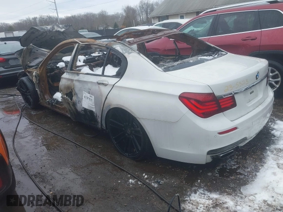 2013 BMW 7 Series 750Li z VIN WBAYE8C56DD133951, wystawiony jako IAAI lot #41307533 z przebiegiem Nie podano mil oraz . Historia ofert i sprzedaży dostępna na DreamBid. Obrazek 3.