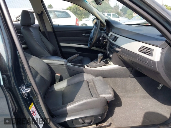 2007 BMW 3 Series 328i z VIN WBAVC53577FZ70532, wystawiony jako IAAI lot #42507614 z przebiegiem Nie podano mil oraz . Historia ofert i sprzedaży dostępna na DreamBid. Obrazek 5.
