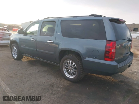 2008 Chevrolet Suburban LTZ with VIN 3GNFK16308G140995, listed as a IAAI auction lot 41720903 with 260,001 mi miles. Bid and sale history available at carsss.com. Image 3.