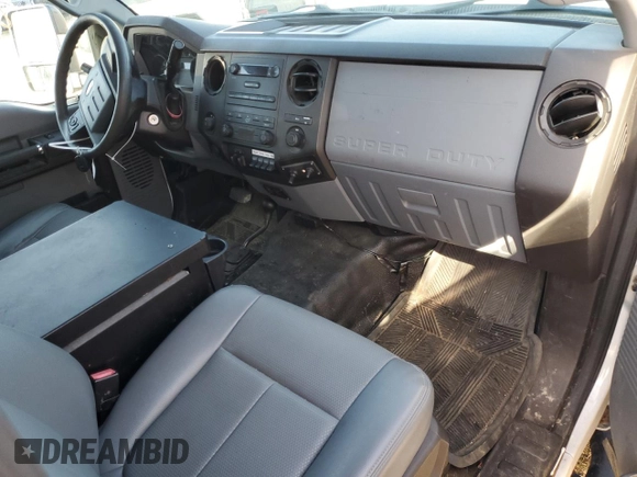 2013 Ford F-250 XL z VIN 1FTBF2B69DEA76457, wystawiony jako Copart lot #52568575 z przebiegiem 242 172 mil mil oraz Czysty tytuł • Clean title. Historia ofert i sprzedaży dostępna na DreamBid. Obrazek 8.