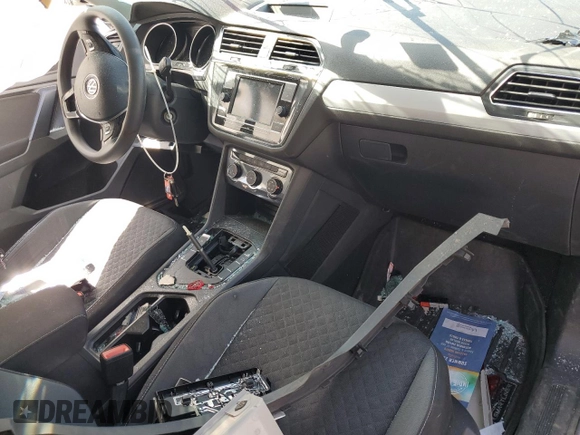 2021 Volkswagen Tiguan S z VIN 3VV1B7AX8MM065752, wystawiony jako Copart lot #62013905 z przebiegiem Nie podano mil oraz Szkoda całkowita • Salvage title. Historia ofert i sprzedaży dostępna na DreamBid. Obrazek 8.