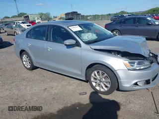 2012 Volkswagen Jetta SE с VIN 3VWDP7AJ5CM352597, выставлен на аукционе IAAI как лот 42301441 с пробегом 109 248 миль миль и . История ставок и продаж доступна на DreamBid. Изображение 1.