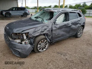 2019 Jeep Cherokee Latitude Plus z VIN 1C4PJLLB2KD151573, wystawiony jako Copart lot #54772105 z przebiegiem Nie podano mil oraz Czysty tytuł • Clean title. Historia ofert i sprzedaży dostępna na DreamBid. Obrazek 1.