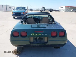 1995 Chevrolet Corvette z VIN 1G1YY22P7S5114691, wystawiony jako IAAI lot #41671037 z przebiegiem 129 384 mil mil oraz . Historia ofert i sprzedaży dostępna na DreamBid. Obrazek 16.
