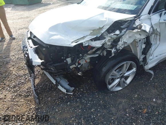 2024 Audi Q3 S line Premium z VIN WA1DECF3XR1108195, wystawiony jako IAAI lot #41833728 z przebiegiem Nie podano mil oraz . Historia ofert i sprzedaży dostępna na DreamBid. Obrazek 6.