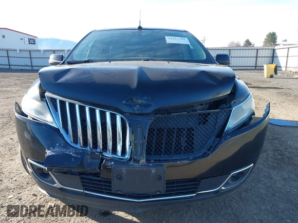 2011 Lincoln MKX with VIN 2LMDJ8JK2BBJ33518, listed as a IAAI auction lot 41827781 with 127,023 mi miles. Bid and sale history available at carsss.com. Image 12.