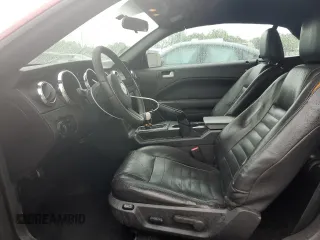 2008 Ford Mustang GT Deluxe z VIN 1ZVHT85HX85156503, wystawiony jako Copart lot #57903735 z przebiegiem 214 751 mil mil oraz Szkody całkowita. Historia ofert i sprzedaży dostępna na DreamBid. Obrazek 7.