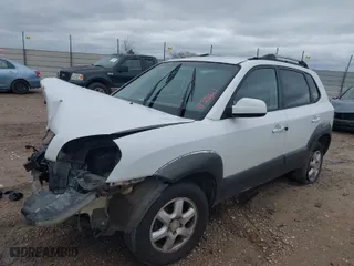2005 Hyundai Tucson GLS with VIN KM8JN12D35U107602, listed as a IAAI auction lot 41312611 with 121,615 mi miles. Bid and sale history available at carsss.com. Image 2.