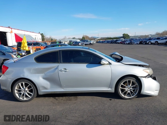 2005 Scion tC z VIN JTKDE177750019561, wystawiony jako IAAI lot #41045961 z przebiegiem Nie podano mil oraz . Historia ofert i sprzedaży dostępna na DreamBid. Obrazek 13.