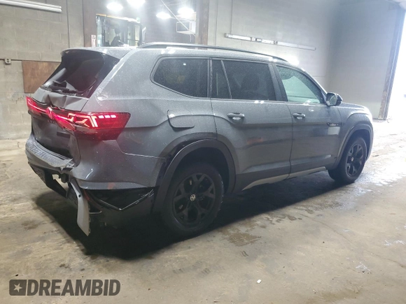 2024 Volkswagen Atlas Peak Edition SE with VIN 1V2CR2CA1RC567900, listed as a Copart auction lot 62120085 with 10,030 mi miles and Salvage title. Bid and sale history available at DreamBid. Image 3.