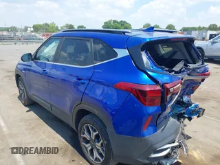 2022 Kia Seltos EX z VIN KNDERCAA8N7289826, wystawiony jako IAAI lot #39743322 z przebiegiem 34 187 mil mil oraz . Historia ofert i sprzedaży dostępna na DreamBid. Obrazek 3.