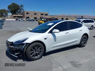 2023 Tesla Model 3 z VIN 5YJ3E1EA4PF454754, wystawiony jako IAAI lot #42665785 z przebiegiem 5 218 mil mil oraz . Historia ofert i sprzedaży dostępna na DreamBid. Obrazek 2.