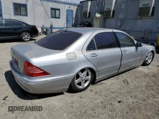 2004 Mercedes-Benz S 500 z VIN WDBNG75J74A419831, wystawiony jako Copart lot #56984295 z przebiegiem Nie podano mil oraz Czysty tytuł • Clean title. Historia ofert i sprzedaży dostępna na DreamBid. Obrazek 3.