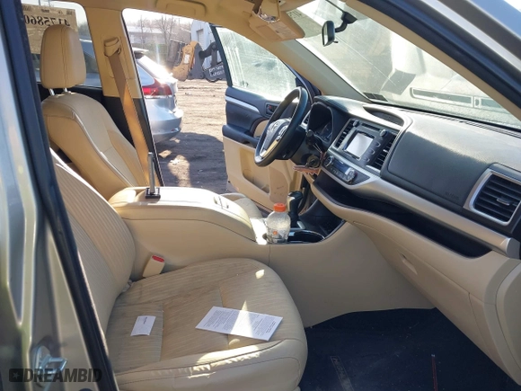 2015 Toyota Highlander LE with VIN 5TDBKRFH7FS200755, listed as a IAAI auction lot 41758609 with 139,267 mi miles. Bid and sale history available at carsss.com. Image 5.