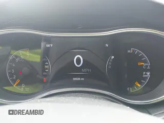 2022 Jeep Grand Cherokee Laredo E z VIN 1C4RJFAG0NC121555, wystawiony jako IAAI lot #42131742 z przebiegiem 35 535 mil mil oraz . Historia ofert i sprzedaży dostępna na DreamBid. Obrazek 7.