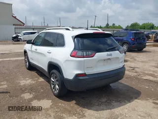 2019 Jeep Cherokee Latitude Plus with VIN 1C4PJMLB5KD198571, listed as a IAAI auction lot 42126995 with 124,230 mi miles. Bid and sale history available at carsss.com. Image 3.