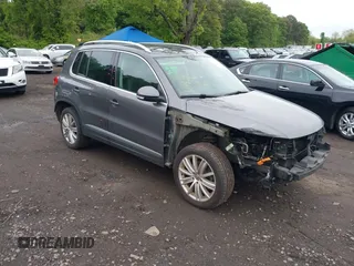 2015 Volkswagen Tiguan S z VIN WVGAV7AX6FW567468, wystawiony jako IAAI lot #42330317 z przebiegiem 143 984 mil mil oraz . Historia ofert i sprzedaży dostępna na DreamBid. Obrazek 6.