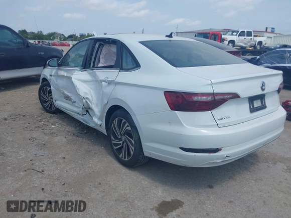 2020 Volkswagen Jetta SEL with VIN 3VWE57BU5LM101498, listed as a IAAI auction lot 42298171 with 28,597 mi miles and . Bid and sale history available at DreamBid. Image 3.