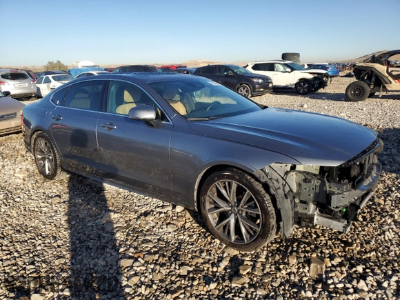 2019 Volvo S90 Momentum with VIN LVY102AK9KP081261, listed as a Copart auction lot 77707634 with 44,603 mi miles and Salvage Title. Bid and sale history available at carsss.com. Image 4.