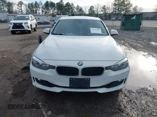 2015 BMW 3 Series 328i xDrive z VIN WBA3B5C51FF959597, wystawiony jako IAAI lot #41531841 z przebiegiem 143 424 mil mil oraz . Historia ofert i sprzedaży dostępna na DreamBid. Obrazek 12.
