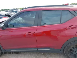 2021 Nissan Kicks SR z VIN 3N1CP5DV4ML565827, wystawiony jako IAAI lot #42369030 z przebiegiem 25 681 mil mil oraz . Historia ofert i sprzedaży dostępna na DreamBid. Obrazek 13.