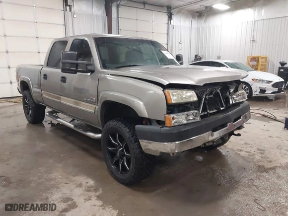 2003 Chevrolet Silverado 2500HD LS with VIN 1GCHK23133F136475, listed as a IAAI auction lot 41609322 with 233,193 mi miles. Bid and sale history available at carsss.com. Image 1.