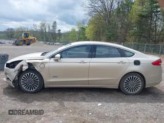 2017 Ford Fusion SE with VIN 3FA6P0PU6HR269331, listed as a IAAI auction lot 42116836 with 187,407 mi miles and . Bid and sale history available at carsss.com. Image 15.