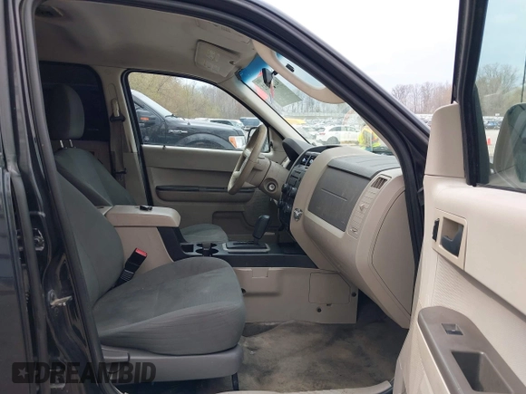 2009 Ford Escape XLS z VIN 1FMCU02759KA61417, wystawiony jako IAAI lot #42102452 z przebiegiem 207 262 mil mil oraz . Historia ofert i sprzedaży dostępna na DreamBid. Obrazek 5.