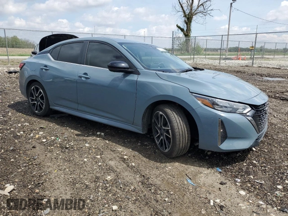 2025 Nissan Sentra SR z VIN 3N1AB8DV2SY221081, wystawiony jako Copart lot #55232405 z przebiegiem 9 391 mil mil oraz Szkoda całkowita • Salvage title. Historia ofert i sprzedaży dostępna na DreamBid. Obrazek 4.