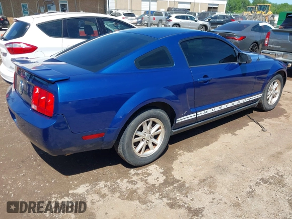 2008 Ford Mustang Deluxe with VIN 1ZVHT80N185198460, listed as a IAAI auction lot 42171425 with 135,024 mi miles and . Bid and sale history available at DreamBid. Image 4.