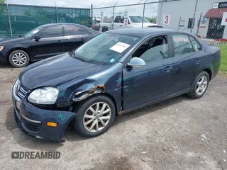 2010 Volkswagen Jetta Limited Edition с VIN 3VWAZ7AJ3AM114399, выставлен на аукционе IAAI как лот 42347963 с пробегом 130 800 миль миль и . История ставок и продаж доступна на DreamBid. Изображение 2.