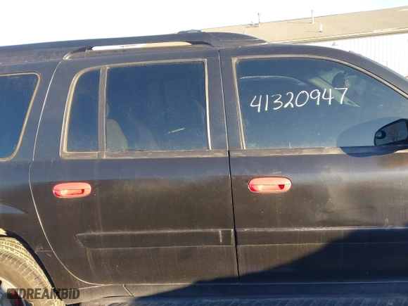2005 Chevrolet TrailBlazer LS with VIN 1GNET16S556117614, listed as a IAAI auction lot 41320947 with 177,726 mi miles. Bid and sale history available at carsss.com. Image 12.