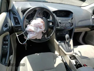 2018 Ford Focus SE z VIN 1FADP3F23JL303948, wystawiony jako Copart lot #55698915 z przebiegiem 85 500 mil mil oraz Szkoda całkowita • Salvage title. Historia ofert i sprzedaży dostępna na DreamBid. Obrazek 8.