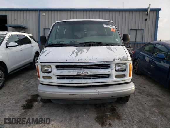 1997 Chevrolet Express z VIN 1GAGG25R9V1107376, wystawiony jako Copart lot #71819984 z przebiegiem 178 408 mil mil oraz Szkody całkowita. Historia ofert i sprzedaży dostępna na DreamBid. Obrazek 5.