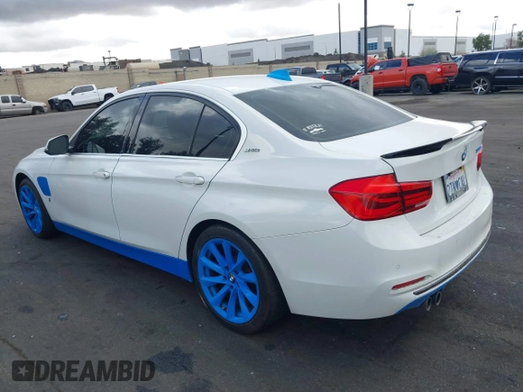 2017 BMW 3 Series 330e iPerformance with VIN WBA8E1C51HK895223, listed as a IAAI auction lot 41492625 with 116,486 mi miles. Bid and sale history available at carsss.com. Image 14.