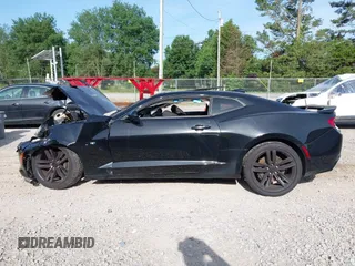 2018 Chevrolet Camaro 1SS z VIN 1G1FF1R7XJ0102124, wystawiony jako IAAI lot #42292031 z przebiegiem 117 098 mil mil oraz . Historia ofert i sprzedaży dostępna na DreamBid. Obrazek 14.