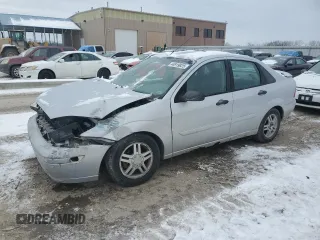 2001 Ford Focus SE with VIN 1FAFP34311W117795, listed as a Copart auction lot 44919825 with 198,412 mi miles and Salvage Title. Bid and sale history available at carsss.com. Image 1.