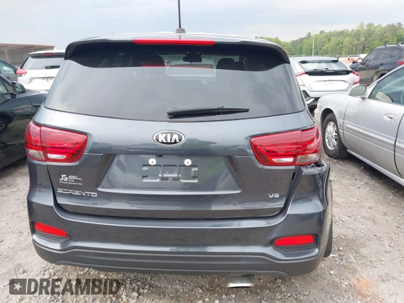 2020 Kia Sorento S z VIN 5XYPG4A5XLG690303, wystawiony jako IAAI lot #42070603 z przebiegiem 55 434 mil mil oraz . Historia ofert i sprzedaży dostępna na DreamBid. Obrazek 16.