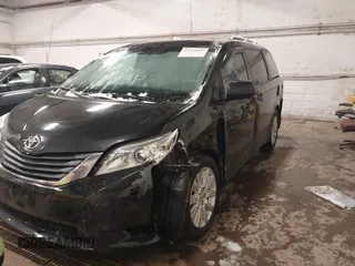 2012 Toyota Sienna LE with VIN 5TDJK3DC1CS036110, listed as a IAAI auction lot 41943807 with 255,111 mi miles. Bid and sale history available at carsss.com. Image 6.